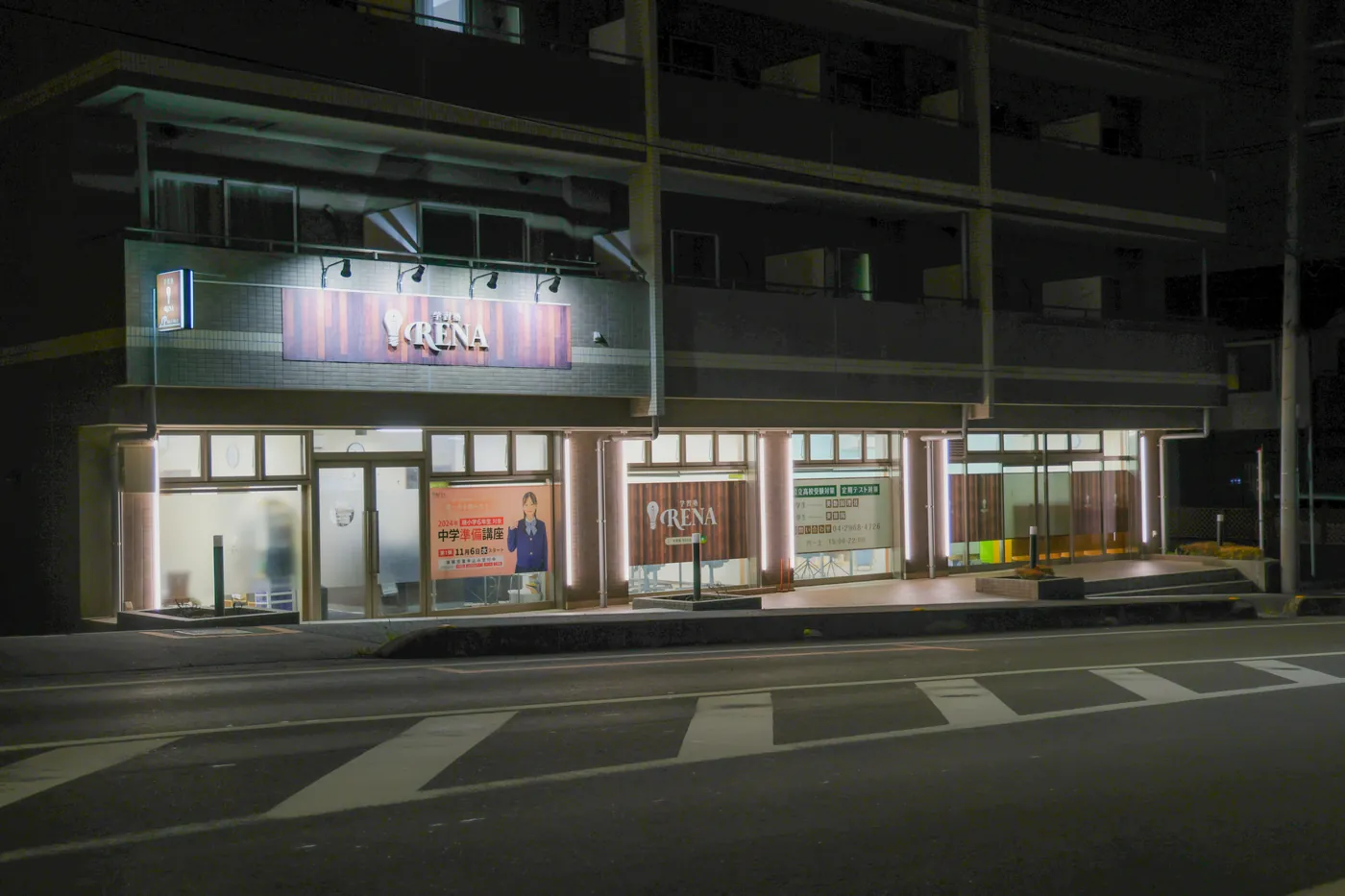 夜の外観
